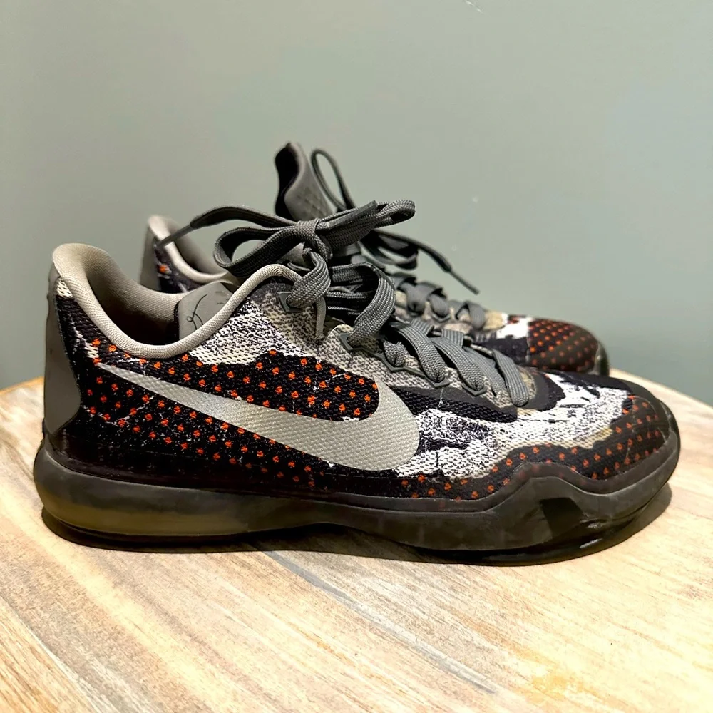 Nike Kobe 10 Pain basketball sneakers size 5.5 youth